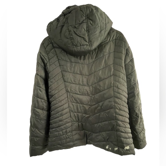 Women’s fitted winter coat. Heavy discount for slight damage. - Picture 2 of 3